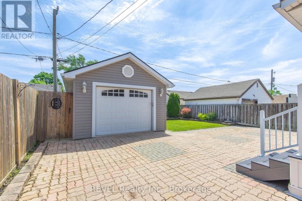 Laundry room - 373 Hennepin Avenue, Welland, ON L3B4T4 Photo 5