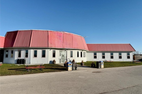 373 North Front Drive, Steinbach, MB R5G1P2 Photo 4