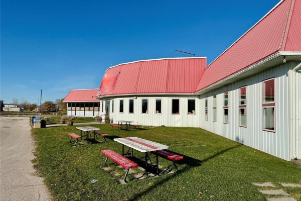 373 North Front Drive, Steinbach, MB R5G1P2 Photo 5