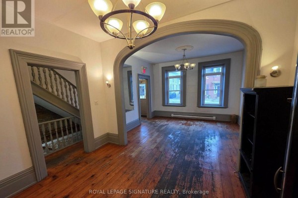373 Queen Street, Peterborough, ON K9H3J7 Photo 2