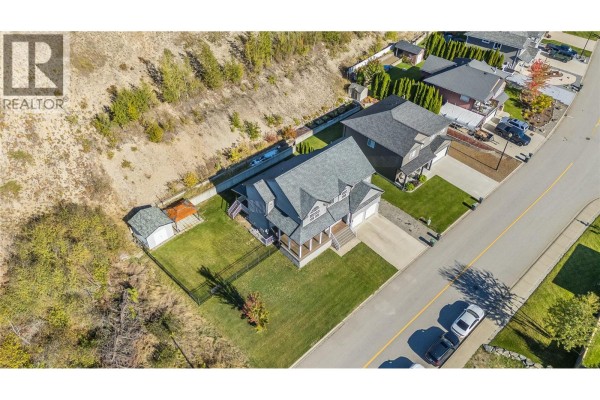 Den - 3732 5th Avenue, Castlegar, BC V1N4Y4 Photo 3