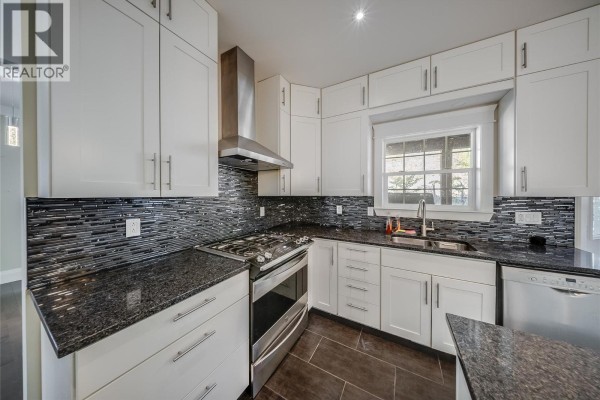 Kitchen - 3732 5th Avenue, Castlegar, BC V1N4Y4 Photo 5