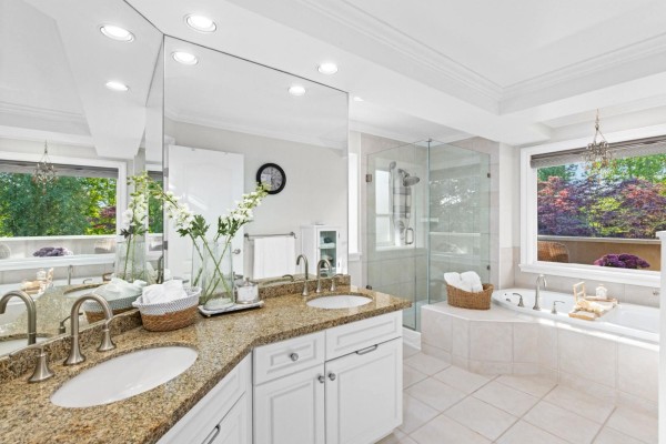 3733 Devonshire Drive, Surrey, BC V3Z0H8 Photo 5