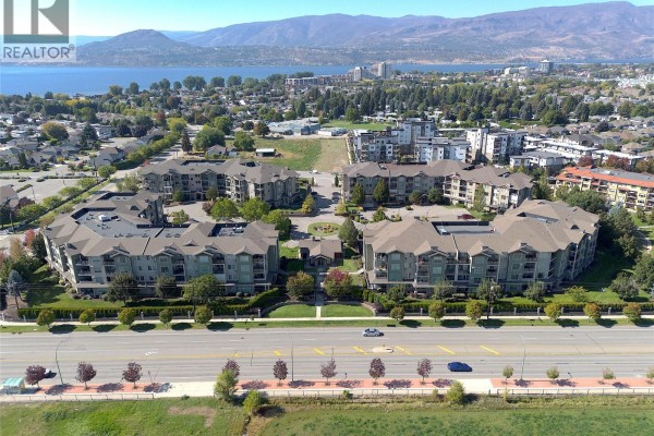 Den - 3735 Casorso Road Unit# 105, Kelowna, BC V1W5G1 Photo 3