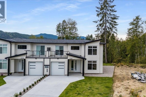Full bathroom - 3736 Toba Road, Castlegar, BC V1N4Y3 Photo 2