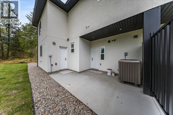 Full ensuite bathroom - 3736 Toba Road, Castlegar, BC V1N4Y3 Photo 5
