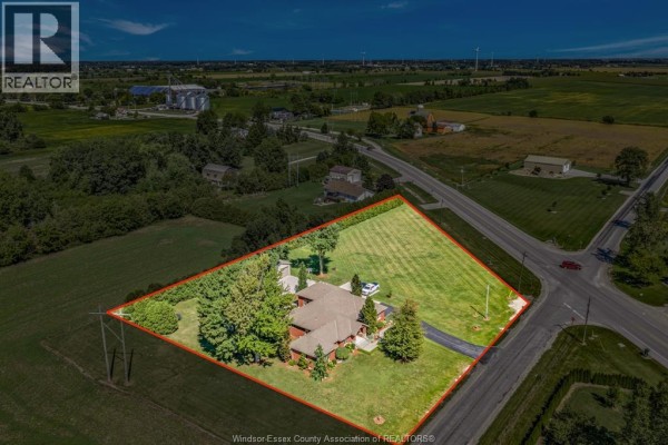 5pc Ensuite bath - 374 Inman Sideroad, Kingsville, ON N0P2G0 Photo 2
