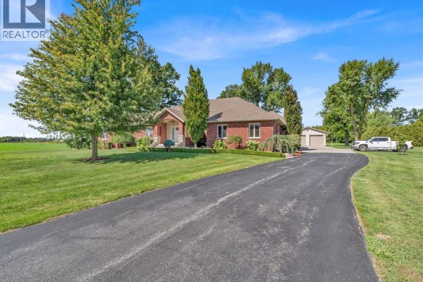 5pc Bathroom - 374 Inman Sideroad, Kingsville, ON N0P2G0 Photo 3