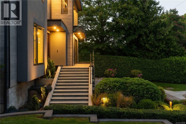 Ensuite - 374 Sunset Ave, Oak Bay, BC V8S4L2 Photo 4