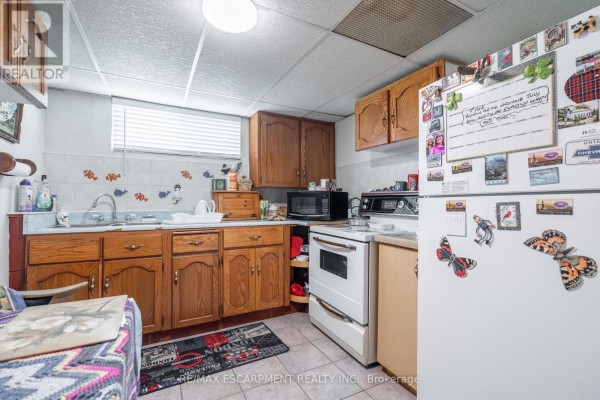 374 Upper Wentworth Street W, Hamilton, ON, photo 2