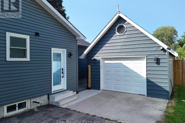 Primary Bedroom - 374 West Gore Street, Stratford, ON N5A1L1 Photo 4