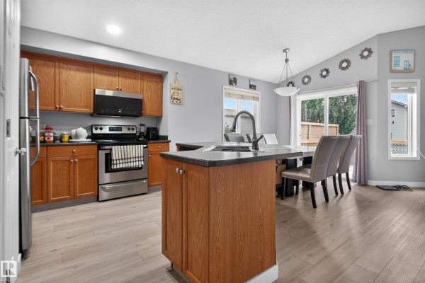 3746 12 Street Nw Nw, Edmonton, AB T6T0E6 Photo 5