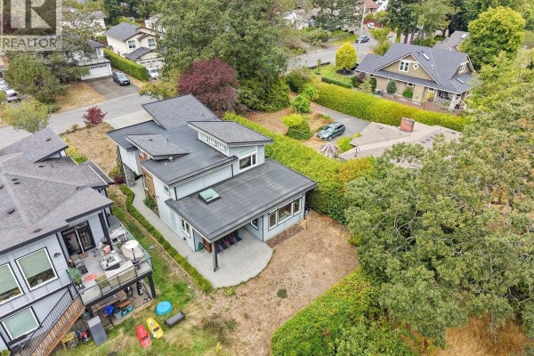 Ensuite - 3749 Ascot Dr, Saanich, BC V8P3S2 Photo 5
