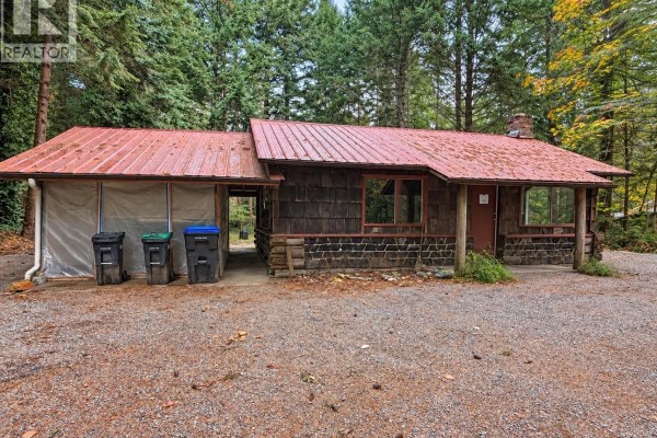 Living room - 375 Decourcy Dr, Gabriola Island, BC V0R1X1 Photo 3