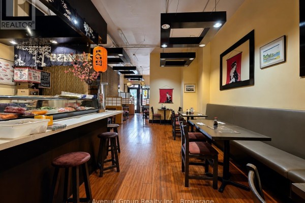 376 Eglinton Avenue W, Toronto, ON, photo 2