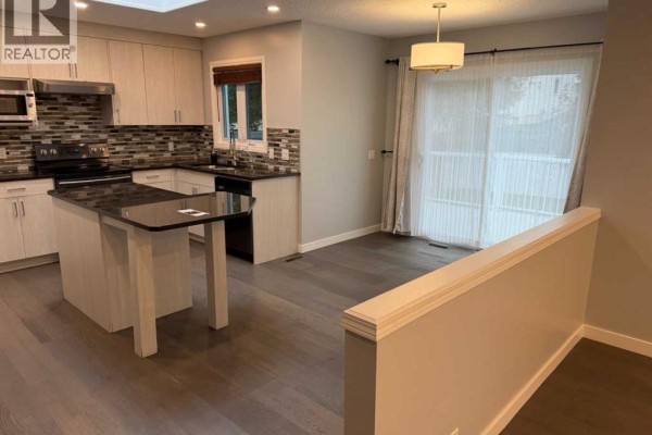 Dining room - 376 Sunlake Road Se, Calgary, AB T2X3H4 Photo 5