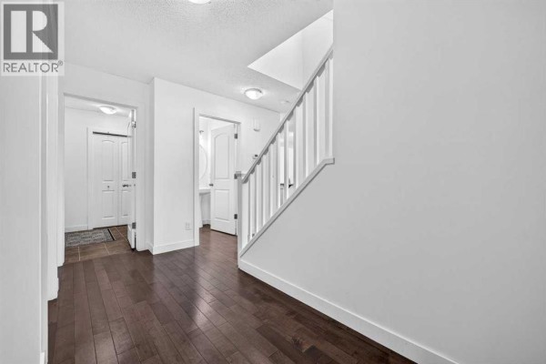 Foyer - 377 Panora Way Nw, Calgary, AB T3K0V2 Photo 5