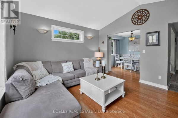 Living room - 3772 Elm Street, Fort Erie, ON L0S1N0 Photo 5