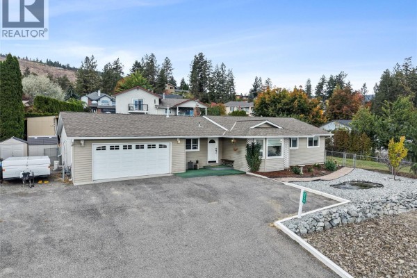 Full bathroom - 3772 Glenway Road, West Kelowna, BC V4T1E3 Photo 2