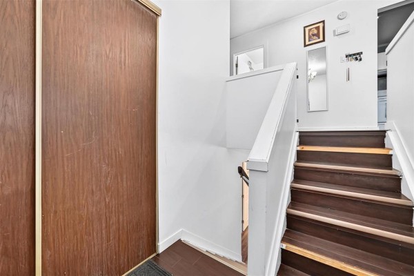 Kitchen - 378 Mandalay Drive, Winnipeg, MB R2P1K3 Photo 4