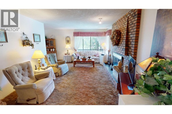 Living room - 378 Thompson Road, Quesnel, BC V2J5B5 Photo 2