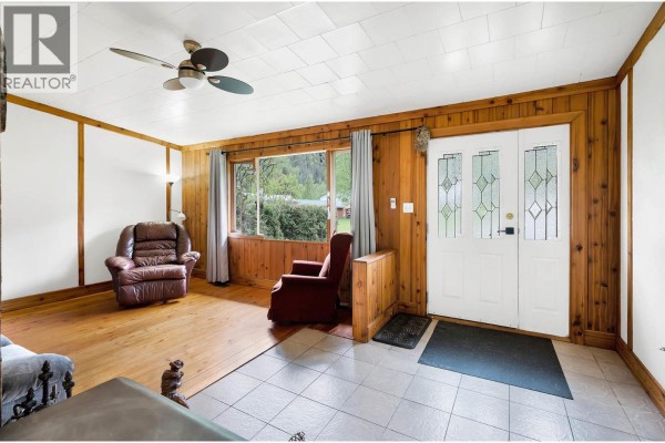 3782 River Drive, Blue River, BC, photo 3