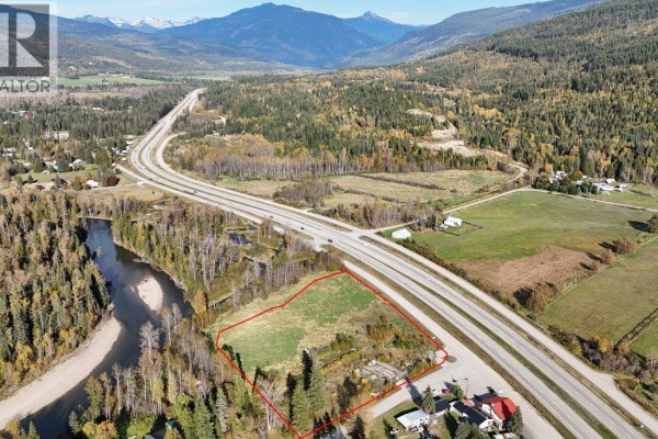 3785 Malakwa Road, Malakwa, BC V0E0C4 Photo 5
