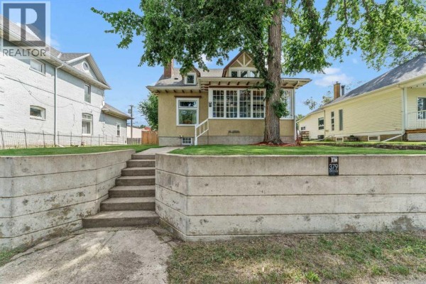 Kitchen - 379 5 Street Se, Medicine Hat, AB T1A0M7 Photo 3