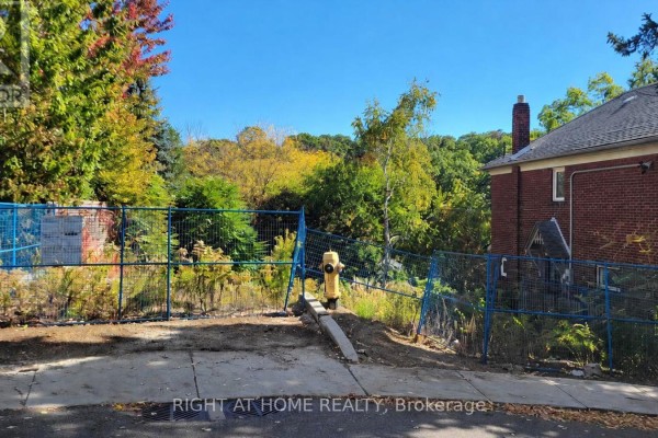 379 Ellis Park Road, Toronto, ON M6S2V7 Photo 5