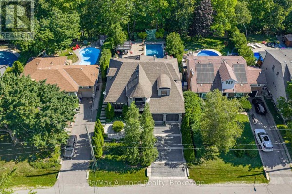 379 River Side Drive, Oakville, ON, photo 2