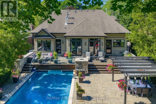 379 River Side Drive, Oakville, ON, photo 3