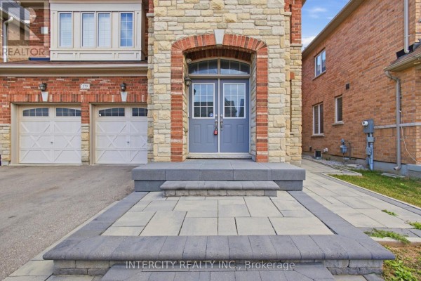 379 Robert Parkinson Drive, Brampton, ON L7A0C4 Photo 3