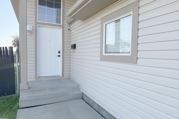 Primary Bedroom - 3799 21 St Nw, Edmonton, AB T6T1P3 Photo 4