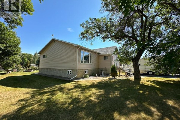 4pc Bathroom - 379n 300 E, Raymond, AB T0K2S0 Photo 5