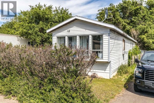 Kitchen - 38, 612 20 Street Ne, Medicine Hat, AB T1C1H5 Photo 4