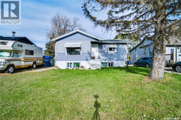 Mud room - 38 30th Street E, Prince Albert, SK S6V1Y9 Photo 2