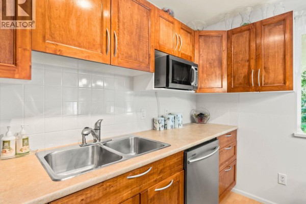 38 5761 Wharf Avenue, Sechelt, BC V0N3A0 Photo 4