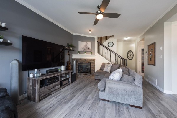 Living room - 38 6577 Southdowne Place, Sardis South, Chilliwack, BC V2R0H4 Photo 5