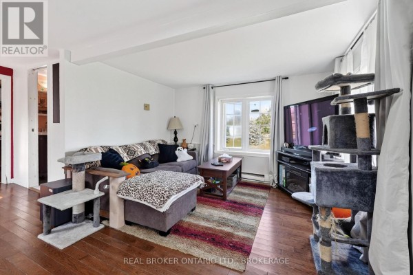 Living room - 38 Broad Street, South Glengarry, ON K0C1N0 Photo 4