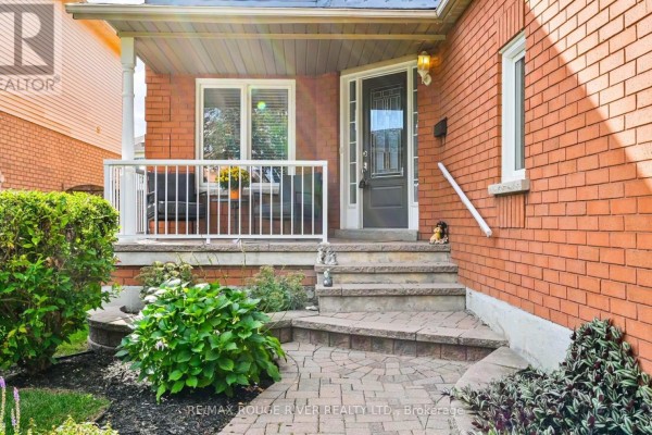 Living room - 38 Brownell Street, Whitby, ON L1R2E9 Photo 4