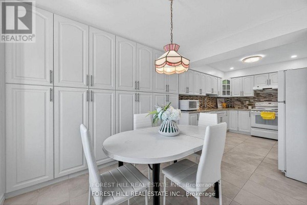 Kitchen - 38 Carnival Court, Toronto, ON M2R3T8 Photo 5