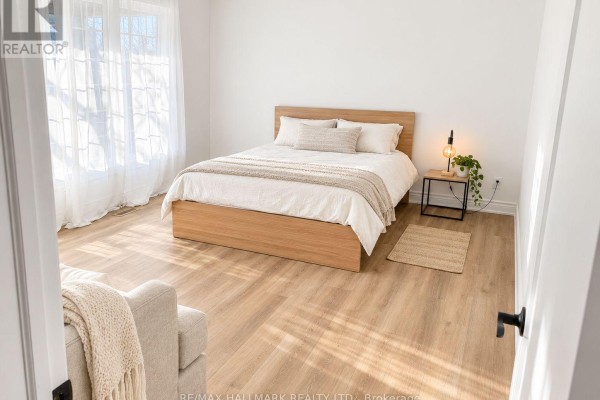 38 Cavotti Crescent, Toronto, ON M3H4V1 Photo 4