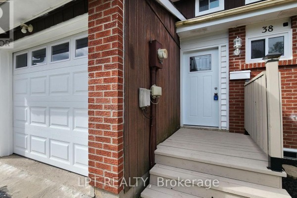 38 Chaucer Crescent, Barrie, ON, photo 2