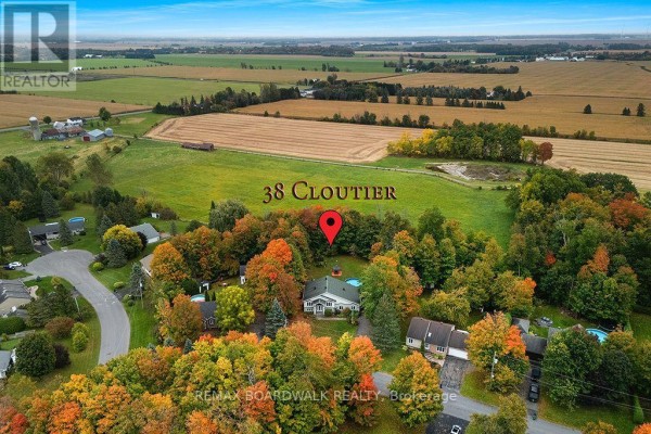 38 Cloutier Drive, Russell, ON K0A1W0 Photo 2