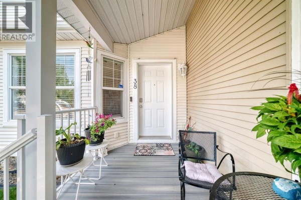 2pc Bathroom - 38 Country Village Landing Ne, Calgary, AB T3K5K1 Photo 4