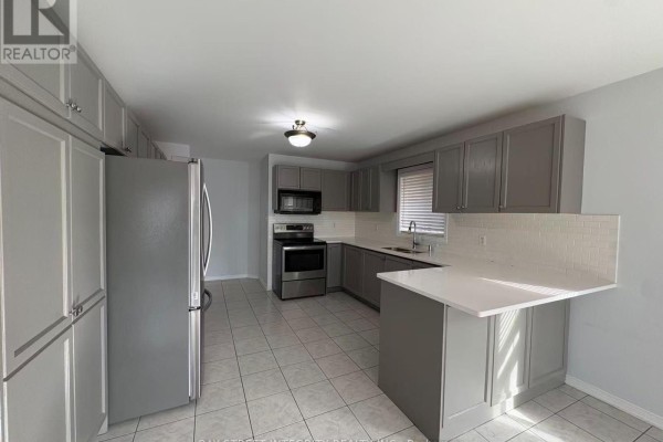 Kitchen - 38 Delattaye Avenue, Aurora, ON L4G7T8 Photo 4