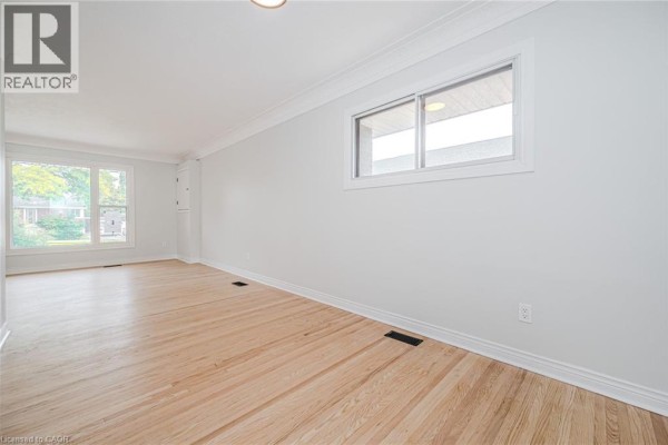 Primary Bedroom - 38 Endfield Avenue Unit# Main, Hamilton, ON L8T2L4 Photo 4