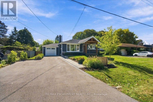 Kitchen - 38 Enmore Avenue, Hamilton, ON L9G2H3 Photo 3