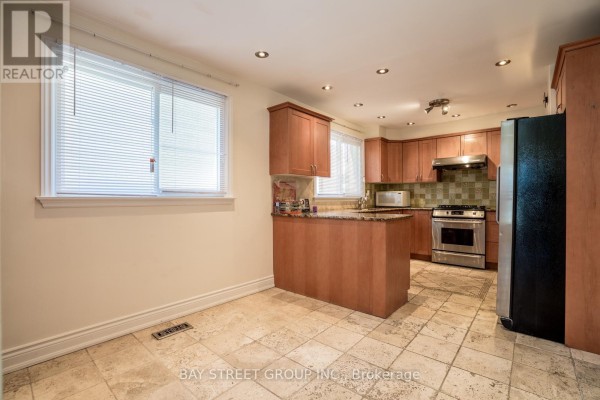 Bedroom 2 - 38 Foursome Crescent, Toronto, ON M2P1W3 Photo 2