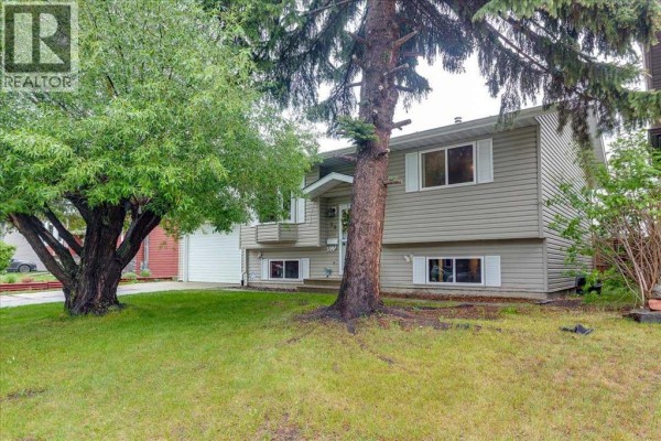 38 Heritage Drive, Lacombe, AB, photo 3